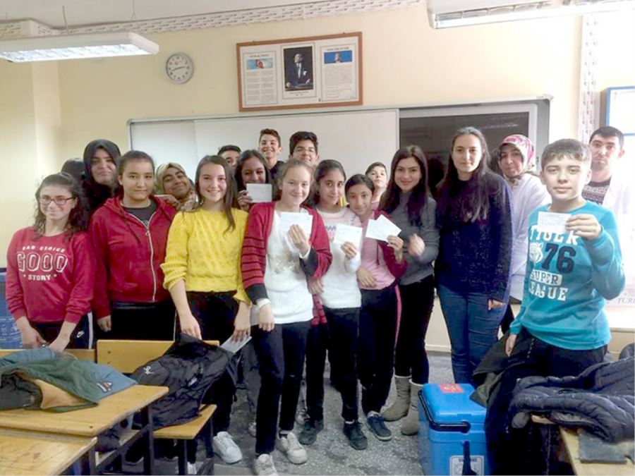 İlköğretim 1. ve 8. Sınıflarda Öğrencilere Aşı Yapıldı 
