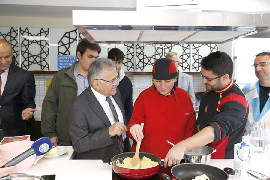 Başkandan ilgi, öğrencilerden sevgi 