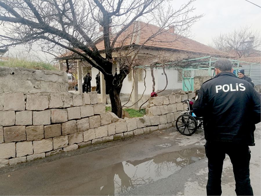 Yaşlı adam evinde ölü bulundu 