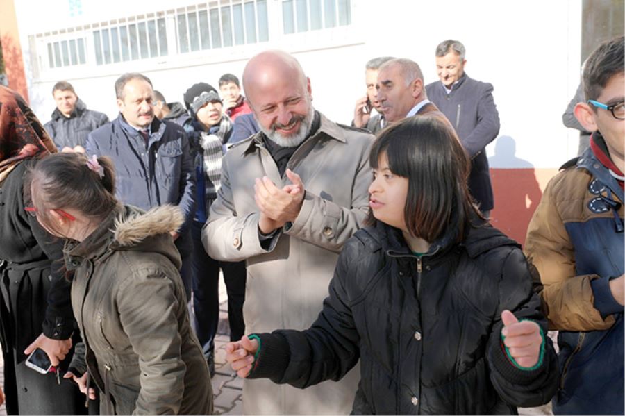 Başkan Çolakbayrakdar, engellilerin yüreğine dokundu 