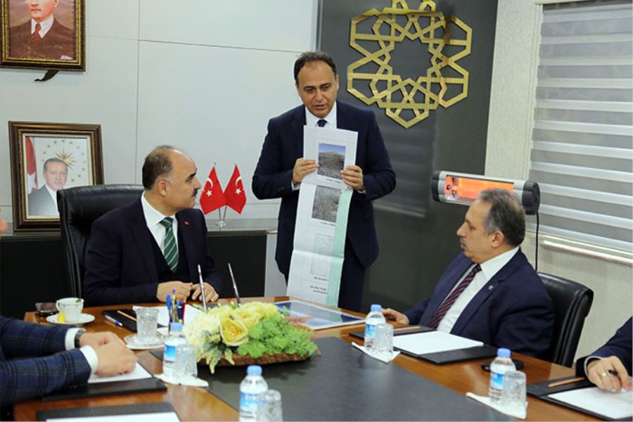 Talas Belediyesi’nden Vali Günaydın’a sunum 