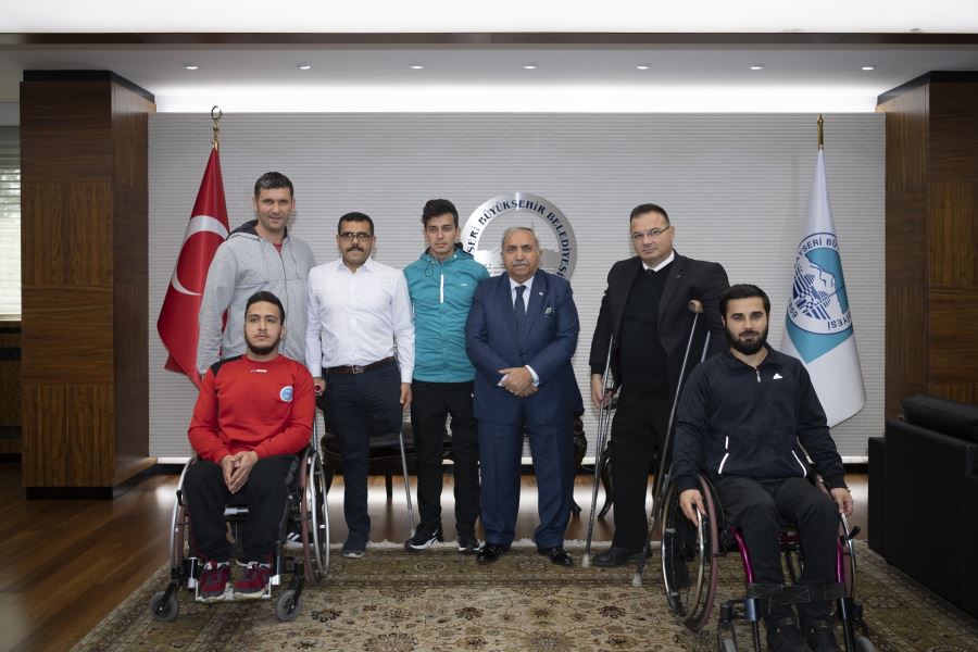 Savruk, engelli dernekleri ve özel öğrencilerle buluştu