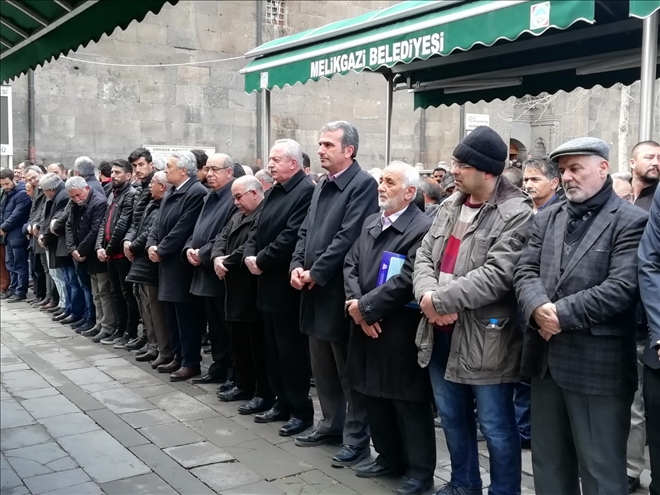 Yeni Zelanda´daki terör saldırısında şehit olan 50 kişi için gıyabi cenaze namazı kılındı 
