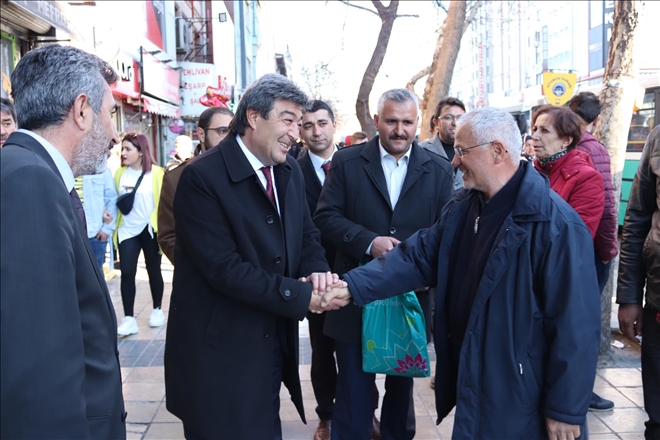 ATAŞ, MEYDAN´DA VATANDAŞLARLA BULUŞTU