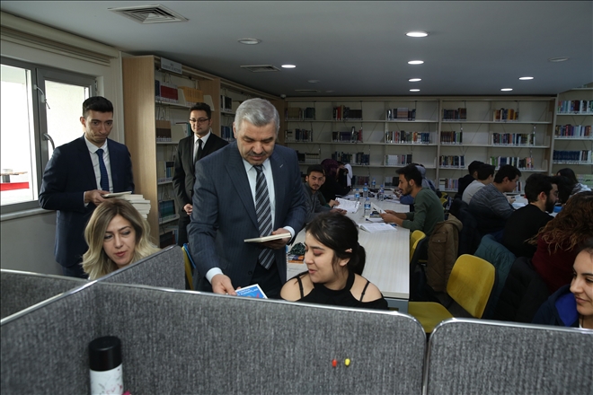 Başkan Çelik, 800 kişilik Merkez Kütüphanesi´ni ziyaret etti 
