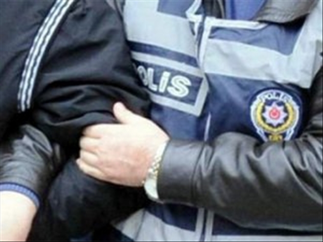Emniyet binası önünde fotoğraf çektiren DEAŞ şüphelileri beraat etti 