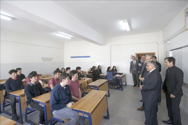 Başkan Büyükkılıç öğrencilerle bir araya geldi 