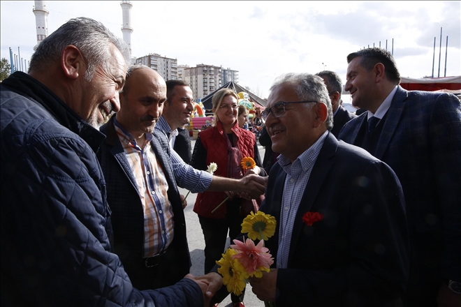 Başkan Büyükkılıç´tan Yöresel Ürünler Fuarına Sürpriz Ziyaret 