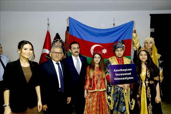 Uluslararası Liselerarası Tiyatro Festivali başladı 