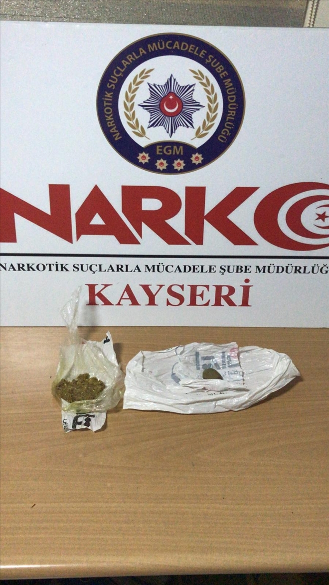 Afgan uyruklu yolcudan uyuşturucu yakalandı 