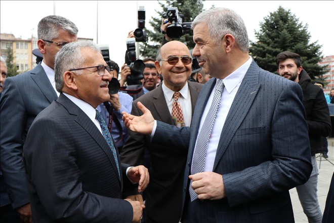 Büyükkılıç önce mazbatayı ardından görevi teslim aldı 