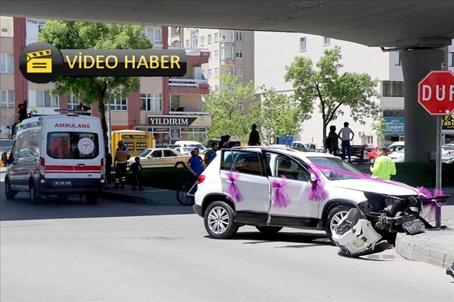Gelin almaya giden cip, otomobile çarptı: Damatla beraber 5 yaralı 