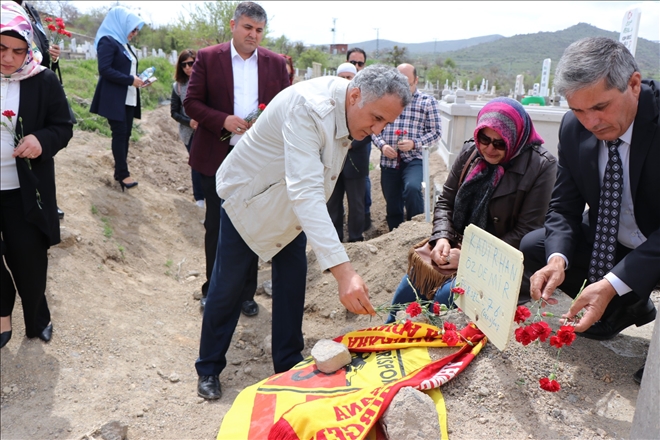 Şahin, iş kazasında hayatını kaybeden gencin mezarını ziyaret etti 