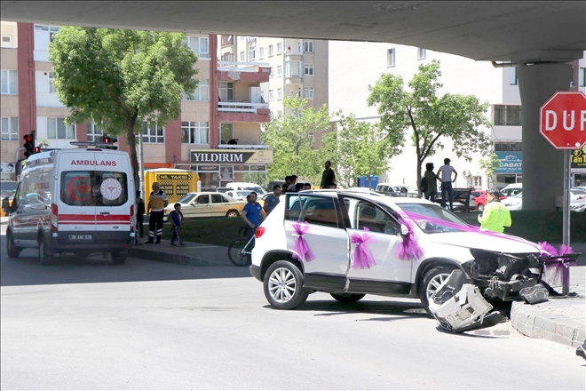 Gelin almaya giden cip, otomobile çarptı: Damatla beraber 5 yaralı 