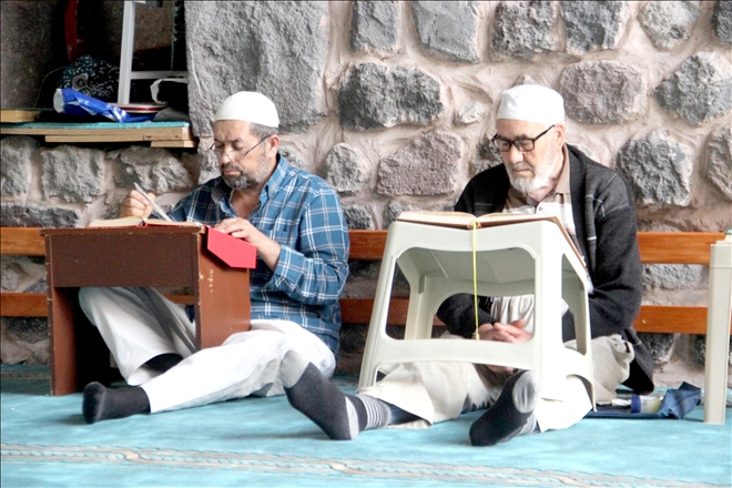 İTİKAFA GİRDİLER