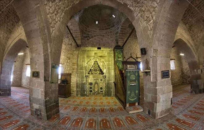 Tam Bir Sanat Eseri Olan Sivasi Hatun Camii Ziyaretçileri Hayran Bırakıyor 