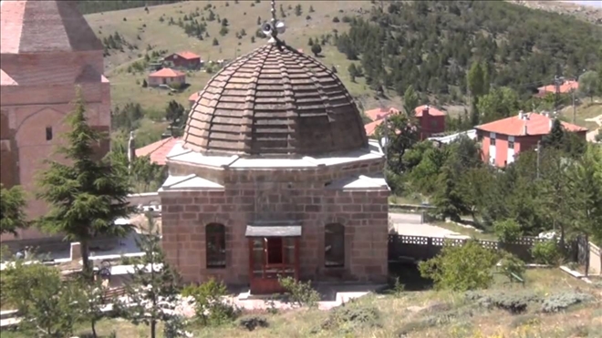 KAYSERİ MELİKGAZİ TÜRBESİ