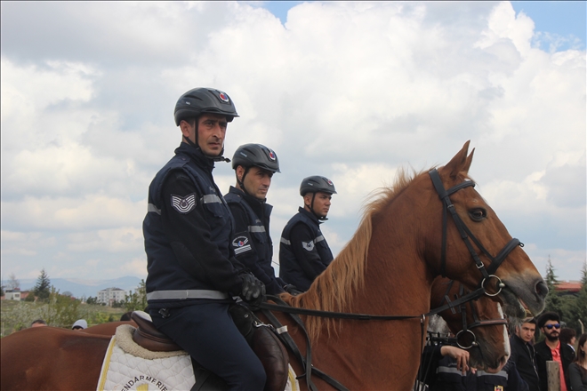 ERÜ Atçılık Şöleni´nde atlı okçular nefes kesti 