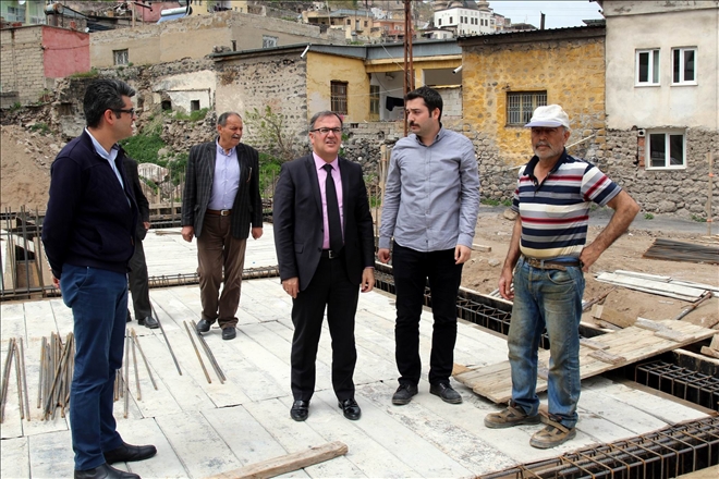 Başkan Özdoğan okul inşaatını inceledi 