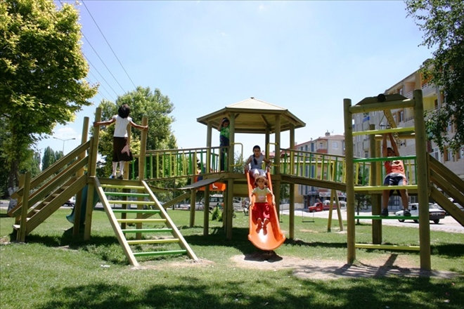 ?86 günlük tatilde; Parklarımız Çocuklarımıza Hazır? 