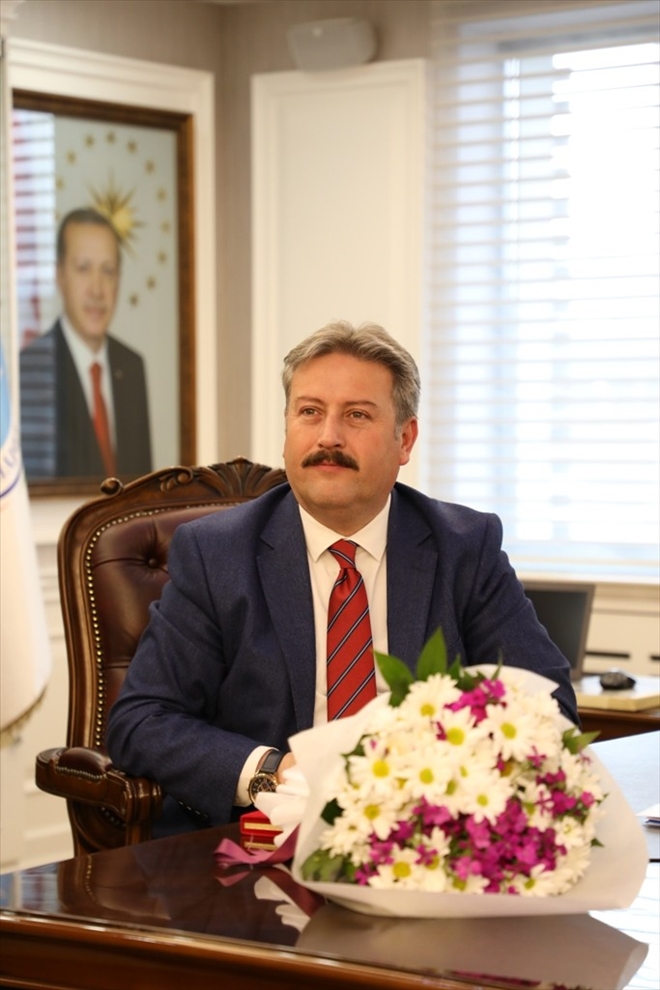 Başkan Dr. Palancıoğlu´ndan Babalar Günü´nde anlamlı mesaj 