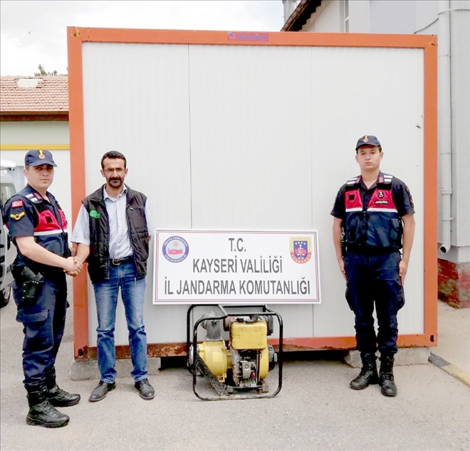 Su motoru ve sulama borusu çalan iki kişi yakalandı 