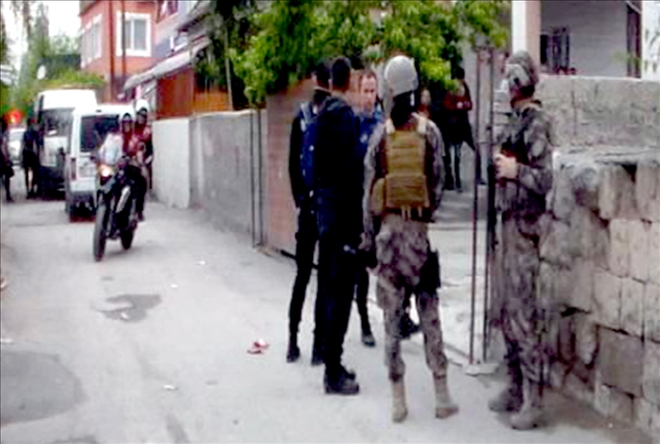 Aranan şahıslara Özel Harekat destekli büyük operasyon 