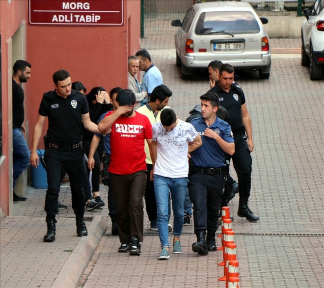 Uyuşturucu satarken değil, gazetecileri görünce utandı 