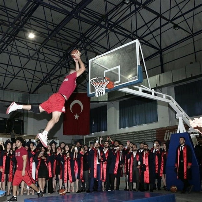 ERÜ´nün Milli Akademisyenleri Gençlere Taş Çıkartıyor 