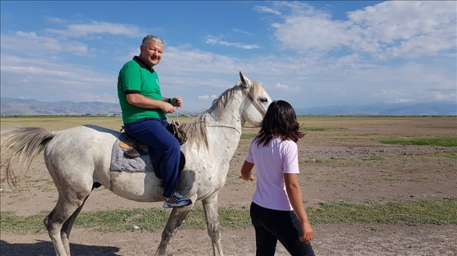 Develi Kaymakamı Duru Ata Binmenin Keyfini Sultan Sazlığında Yaşadı 
