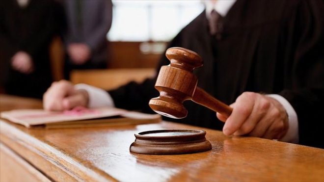 İğrenç davada sanık, tanığa tekme attı 