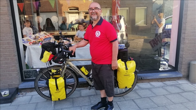 Bisiklet ile 25 günde memlekete gelecek 