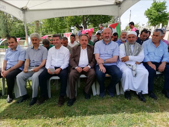 Mavi Marmara şehidi Furkan Doğan kabri başında anıldı 