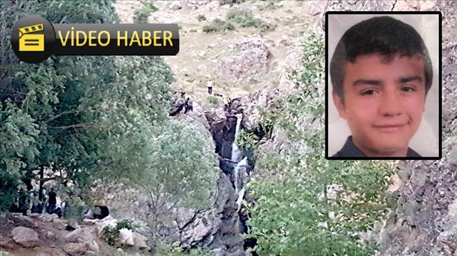 Selfie çeken genç kayalıklardan yuvarlandı 