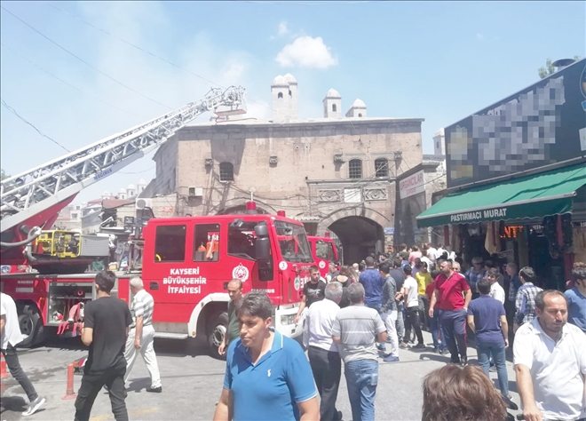 Tarihi Vezir Hanı´nda korkutan yangın 