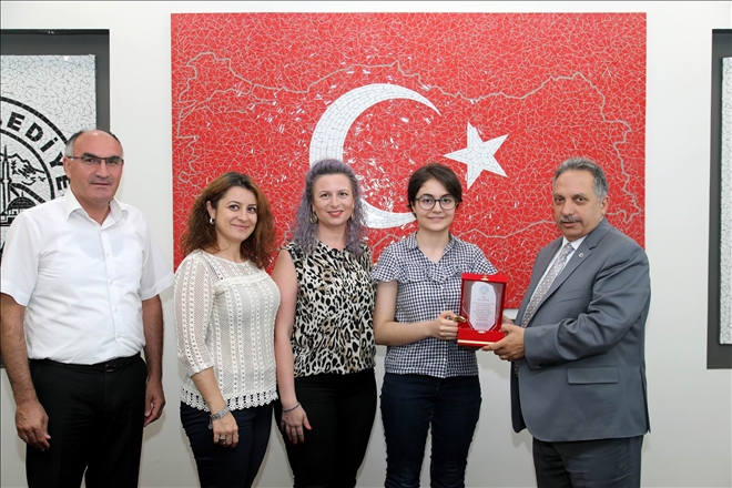 Başkan Yalçın´dan başarılı öğrencilere ödül 