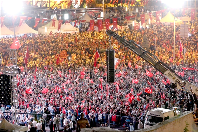 TEK YÜREK OLDU