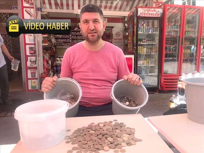 30 Kiloluk kovalarda biriktirdiği madeni paralarla umreye gitmek istiyor 