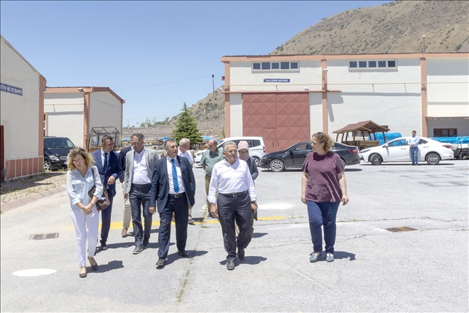 Başkan Büyükkılıç şantiyeleri gezdi