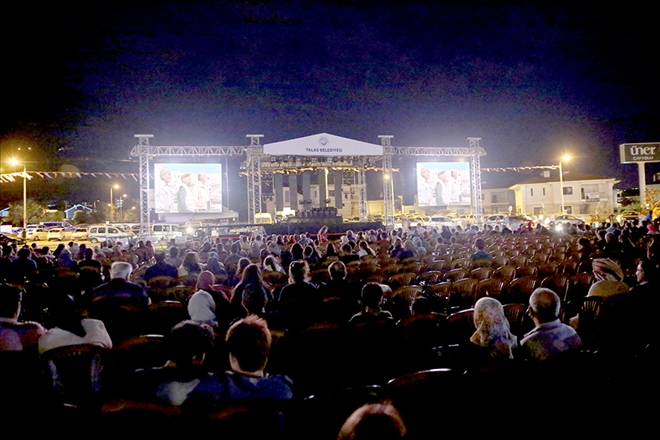 Talas´ta açık hava sineması keyfi 