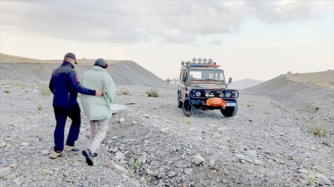 Erciyes´te mahsur kalan 2 kişiyi JAK ekipleri kurtardı 