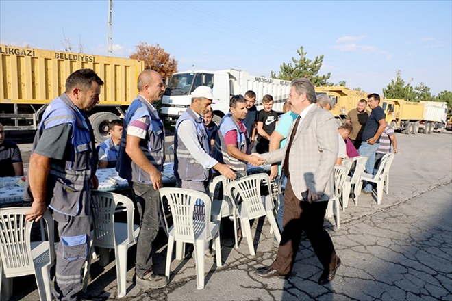 Başkan Palancıoğlu mesaiye şantiyede işçilerle başladı 