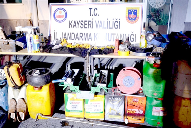 Kar maskeli hırsızlar jandarmadan kaçamadı 