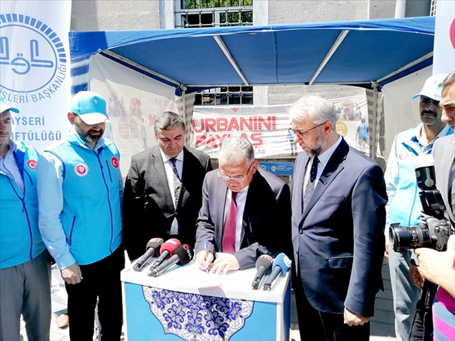 Başkan Büyükkılıç, vekalet yoluyla kurban bağışladı 