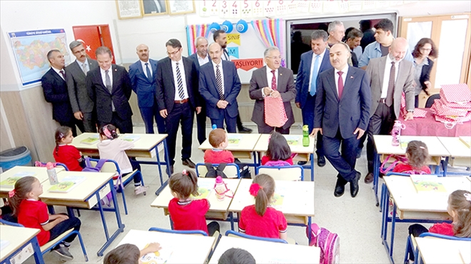 309 bin öğrenci ders başı yaptı