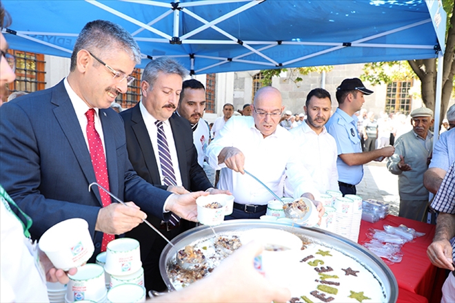 Aşureler Başkan Palancıoğlu´ndan 