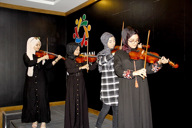 Kayseri Emniyetinden Gençlere Keman Kursu 