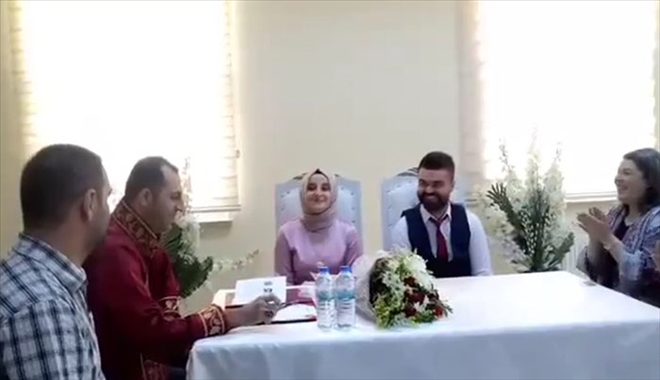 İşitme engelli çiftin nikahı işaret diliyle kıyıldı 