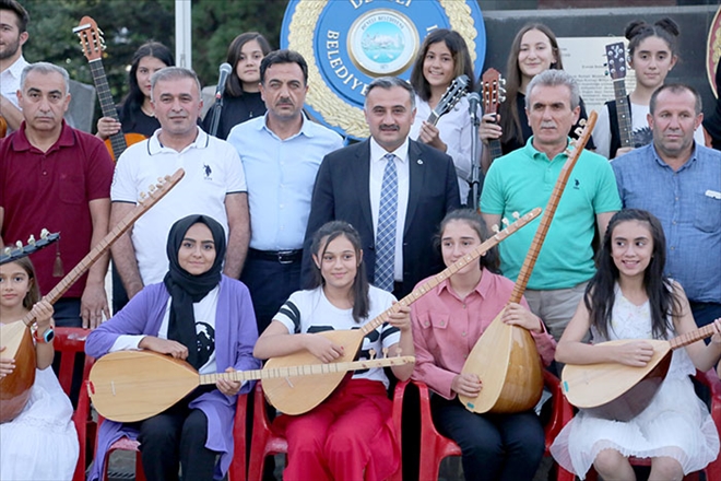 Yaz Kursu Öğrencilerinin Müzik Dinletisi Büyük Beğeni Topladı 