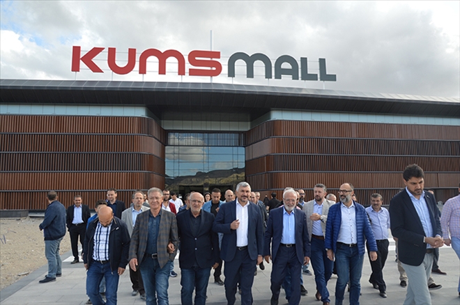 Mustafa Elitaş, KUMSMALL AVM´yi gezdi 